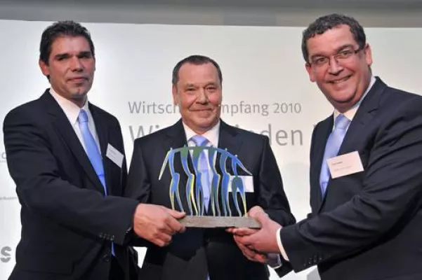 Hebbel GmbH für erfolgreiches Unternehmertum ausgezeichnet. Bild: Hebbel GmbH für erfolgreiches Unternehmertum ausgezeichnet.