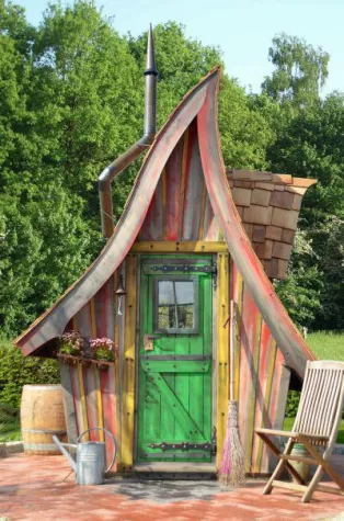 Das ganz andere Gartenhaus in ihren Lieblingsfarben Bild: Das ganz andere Gartenhaus in ihren Lieblingsfarben