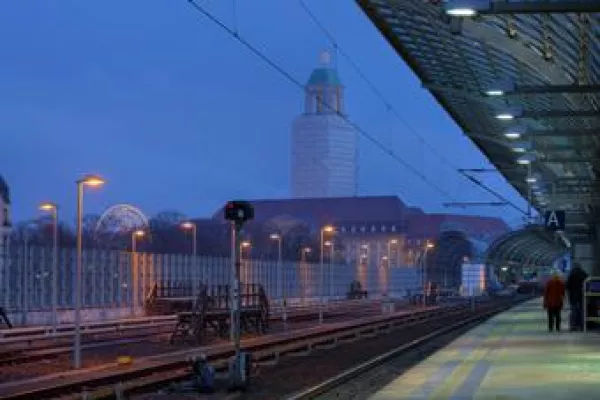 Bild: Grünes Licht für die Bahn - Key Account Manager Schienenverkehr bei Hellux