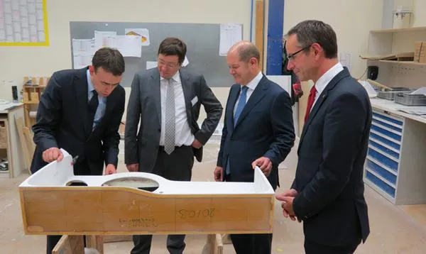 Bild: Erster Bürgermeister von Hamburg Olaf Scholz und Wirtschaftsminister Dr. Nils Schmid zu Besuch bei Schüschke