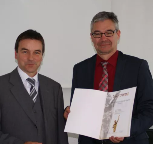 Berndt & Brungs Software nimmt Urkunde entgegen Bild: Berndt & Brungs Software nimmt Urkunde entgegen