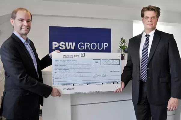 Fluthilfe mit SSL-Zertifikaten ein voller Erfolg: PSW überreicht Spende für Hochwasseropfer Bild: Fluthilfe mit SSL-Zertifikaten ein voller Erfolg: PSW überreicht Spende für Hochwasseropfer