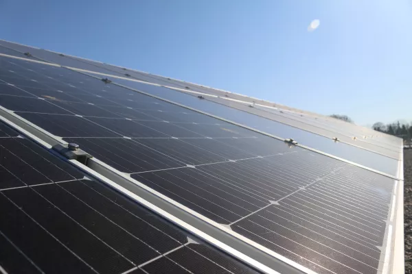 Bild:  Die Bedeutung von Photovoltaik und Solaranlagen für eine nachhaltige Energiezukunft
