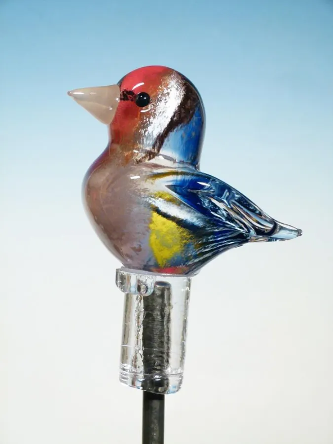 Glasmachen ist Unesco-Welterbe. Hier der Freeform-Stieglitz - Vogel des Jahres 2016