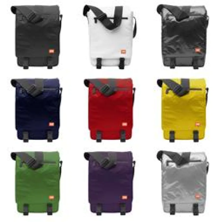Die vertikale Netbook Messenger Tasche ENTENZA gibt es in neun Trendfarben | Bild: Vax Barcelona