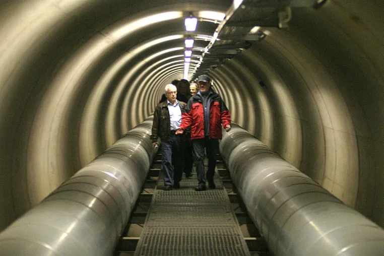 Bild: Darum ist es unterm Rhein so schön: Deutsche Reihenhaus-Kunden im Fernwärmetunnel der Kölner RheinEnergie