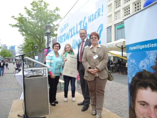 Bild: Aktionstag und Jubiläumsveranstaltung mit Freiwilligen-Ehrung in Saarbrücken