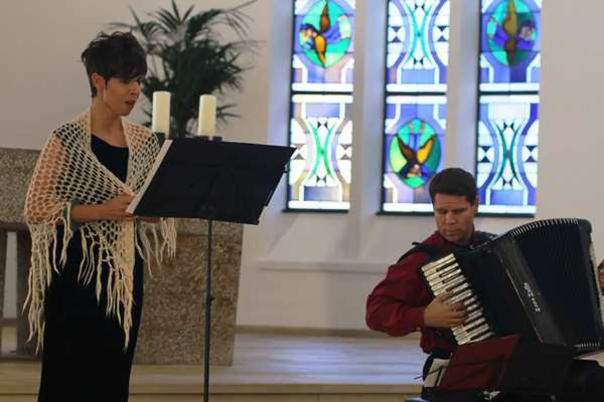 Ulrich Schlumberger und Natasha López im Dialog beim Musiktheater „La Testa d’ Adriane“.