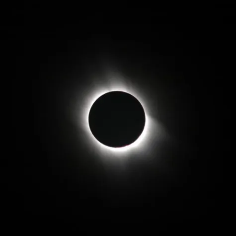 Hybride Sonnenfinsternis am 03.11.2013 in Afrika erleben Bild: Hybride Sonnenfinsternis am 03.11.2013 in Afrika erleben