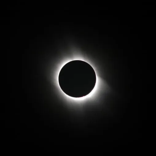 Bild: Hybride Sonnenfinsternis am 03.11.2013 in Afrika erleben