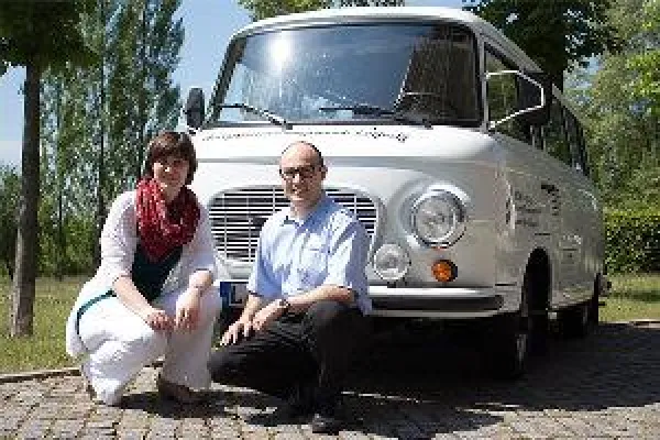 Bild: Beratung zur beruflichen Reha am weißen BARKAS in Grimma