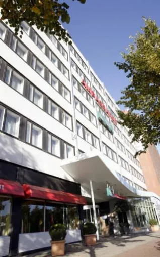 Bild: Tipp: Leinen los. Mit dem QUALITY HOTEL AMBASSADOR HAMBURG pünktlich und entspannt an Bord gehen