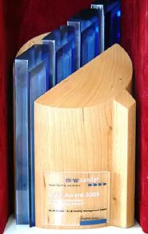 M+W Zander zeichnet newtron AG mit dem Quip Award 2005 aus Bild: M+W Zander zeichnet newtron AG mit dem Quip Award 2005 aus