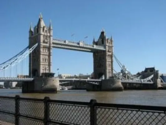 Neue Freunde, neue Länder und neue Horizonte: Auf Sprachreise ohne die Eltern Englisch lernen Bild: Neue Freunde, neue Länder und neue Horizonte: Auf Sprachreise ohne die Eltern Englisch lernen