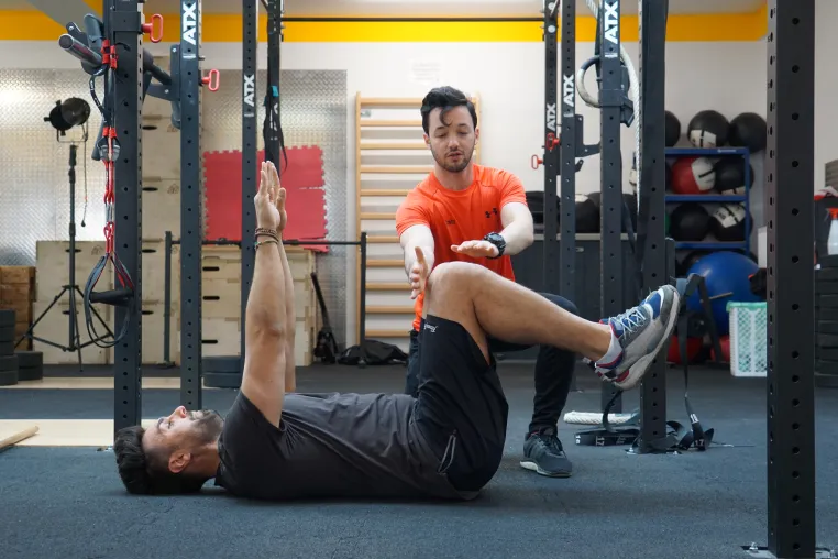 Endlich fit werden – das geht auch online! Einfach loslegen mit Personal Trainer Dimitri Rutansky Bild: Endlich fit werden – das geht auch online! Einfach loslegen mit Personal Trainer Dimitri Rutansky