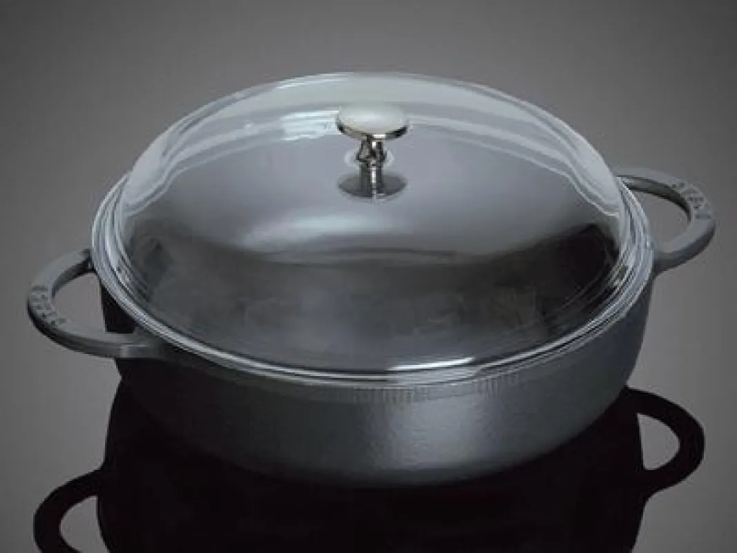 Sauteuse X.O. aus emailliertem Gusseisen von STAUB