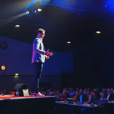 Business Mentor Andreas Klar erhält Auszeichnung TOP-Dienstleister 2019 Bild: Business Mentor Andreas Klar erhält Auszeichnung TOP-Dienstleister 2019