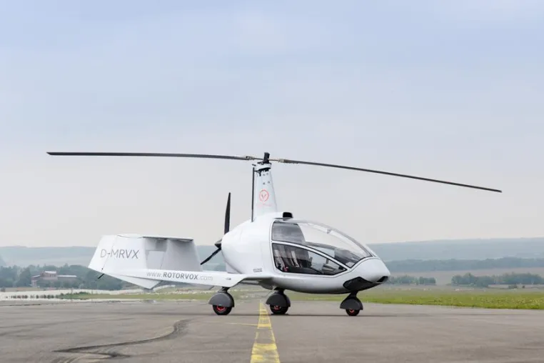 Ultraleichter Carbon-Gyrocopter aus Thüringen präsentiert Bild: Ultraleichter Carbon-Gyrocopter aus Thüringen präsentiert