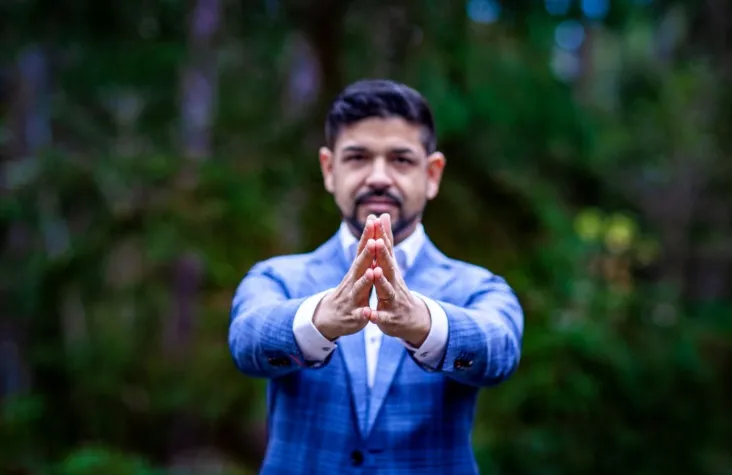 Hofheimer zeigt Flagge der "Charta der Vielfalt" Bild: Hofheimer zeigt Flagge der "Charta der Vielfalt"