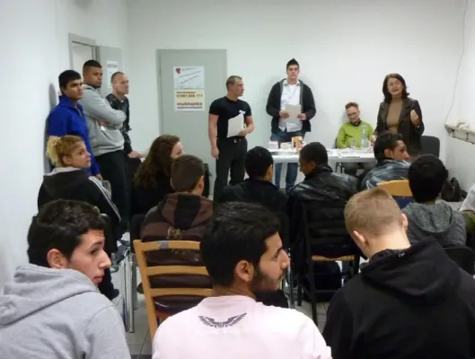 Arbeitsagentur geht in den Ring: Berufsberatung im Boxclub Offenbach Bild: Arbeitsagentur geht in den Ring: Berufsberatung im Boxclub Offenbach