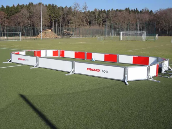 Bild: SpeedUpSoccer-Court fur den TSV Oberpframmer: ERHARD SPORT stiftet Court furs Technik-Training