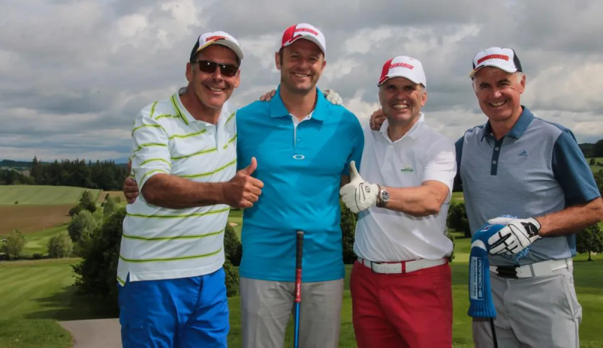 Sascha Hehn und Tobias Schiegl mit den Teamcaptains Armin Kogler (A) und Fritz Fischer (D)
