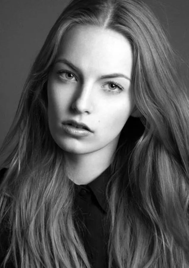 Anna Haftenberger bei viviènne model management