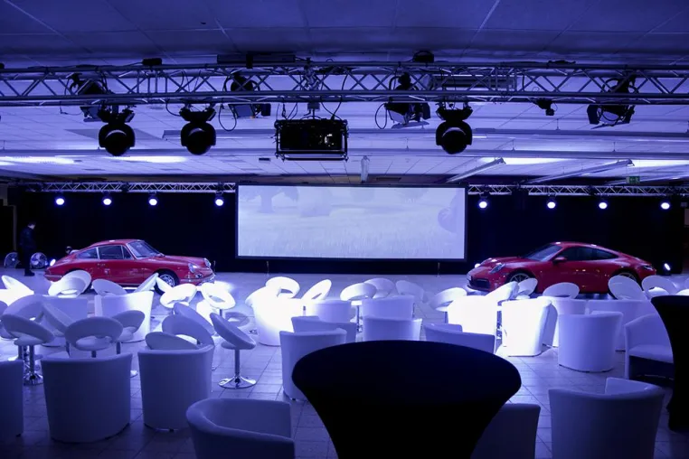 Bild: PINK Event Service inszeniert Zeitreiseshow zum neuen 911er