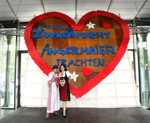 Größtes Lebkuchenherz der Welt Bild: Größtes Lebkuchenherz der Welt