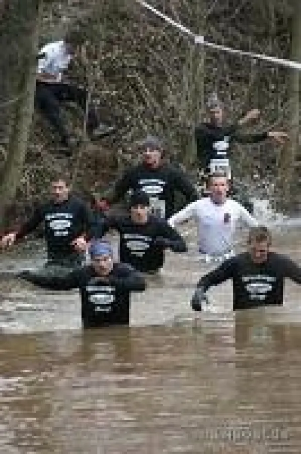 „Augen zu und durch“ hieß es für die Bravehearts im März 2010 bei einer Wassertemperatur von nur 2° Celsius