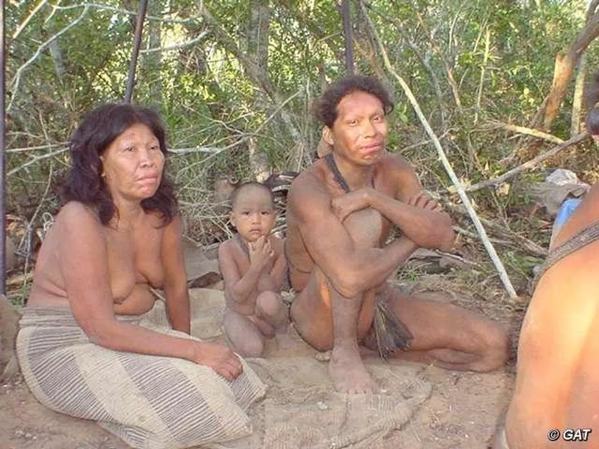 Eine Ayoreo-Totobiegosode Familie kurz nach dem ersten Kontakt 2004 © GAT/ Survival