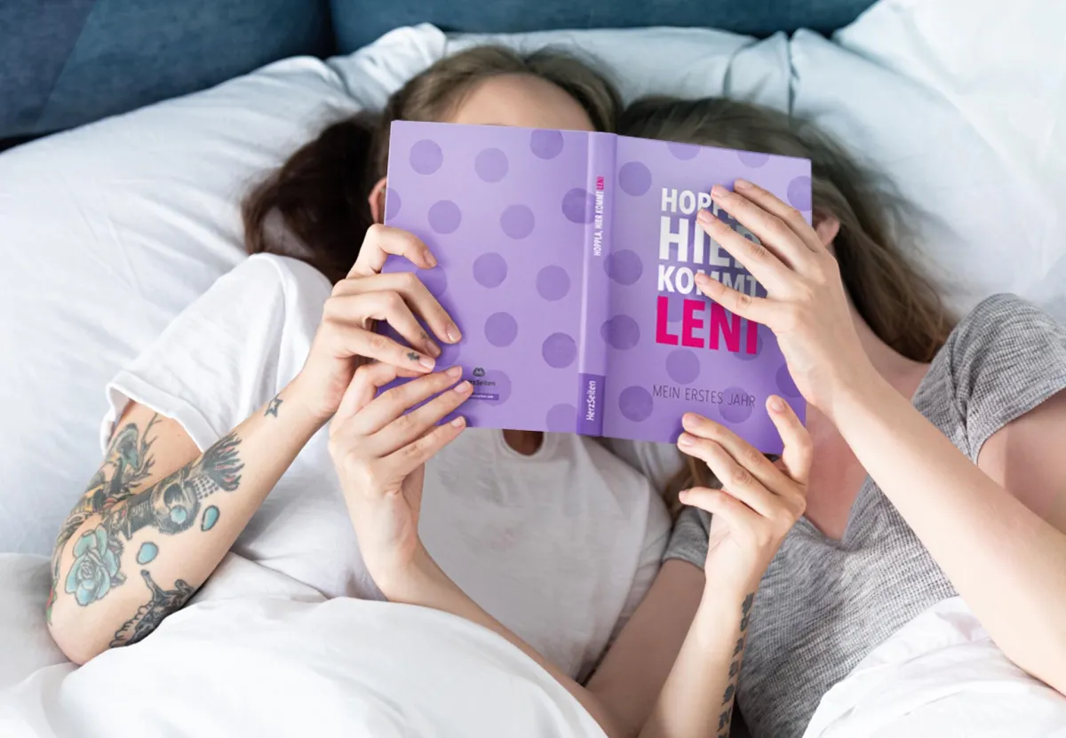 Bei HerzSeiten selbstverständlich: Babybücher für zwei Mamas