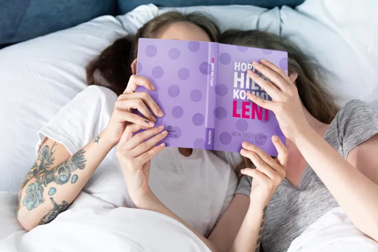 Der Politik einen Schritt voraus – Bei HerzSeiten sind Regenbogenfamilien gleichberechtigt Bild: Der Politik einen Schritt voraus – Bei HerzSeiten sind Regenbogenfamilien gleichberechtigt