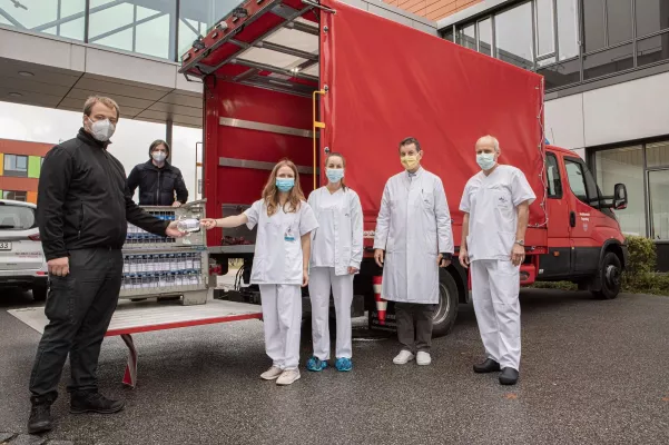 UKR spendet 1.500 Liter Desinfektionsmittel an den Katastrophenschutz Bild: UKR spendet 1.500 Liter Desinfektionsmittel an den Katastrophenschutz