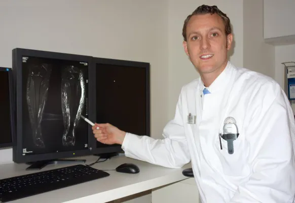 ETHIANUM Chirurg transplantiert Lymphknoten Bild: ETHIANUM Chirurg transplantiert Lymphknoten