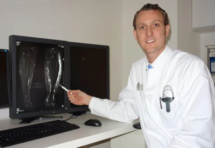 ETHIANUM Chirurg transplantiert Lymphknoten Bild: ETHIANUM Chirurg transplantiert Lymphknoten