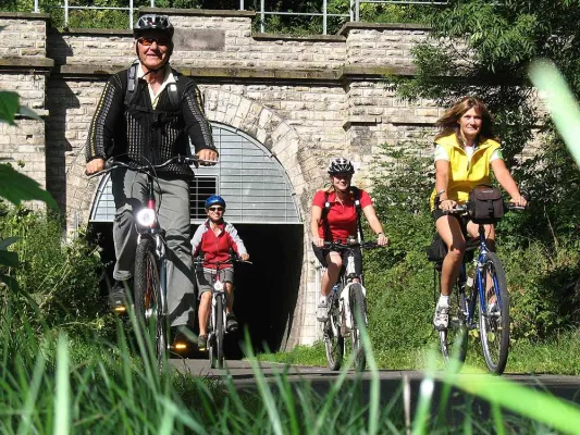 Bild: Bahnradweg Hessen durch Vogelsberg und Rhön rechtzeitig für die Radlersaison fertiggestellt