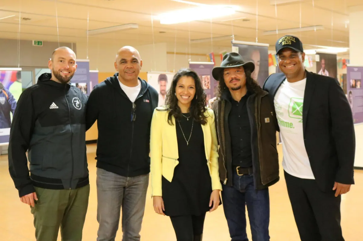 Engagiert für die Sei eine Stimme-Ausstellung, u.a. Rigobert Gruber (2.v.l.)