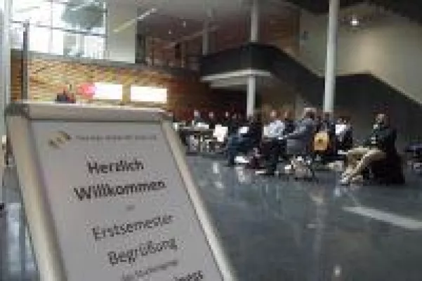 Bild: Erstmals drei Master am Herman Hollerith Zentrum in Böblingen
