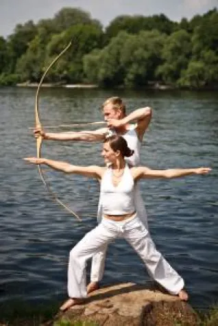 Kontrastprogramm zur Hektik in Berlin: Yoga u. Bogenschießen Bild: Kontrastprogramm zur Hektik in Berlin: Yoga u. Bogenschießen