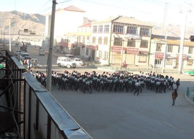 Bild: Nun auch in Tsolho Schüler- und Studentenproteste gegen den chinesischsprachigen Lehrplan