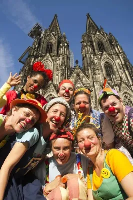 Weihnachtsspende von 1.500 Euro ging an “terre des hommes Deutschland e.V." und die “Kölner Klinikclowns e.V.” Bild: Weihnachtsspende von 1.500 Euro ging an “terre des hommes Deutschland e.V." und die “Kölner Klinikclowns e.V.”