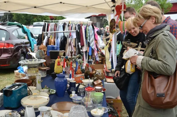 Bild: Start in die Trödel-Saison 2017: Am 18./19. März geht der Trödelmarkt auf der Duisburger Mühlenweide los