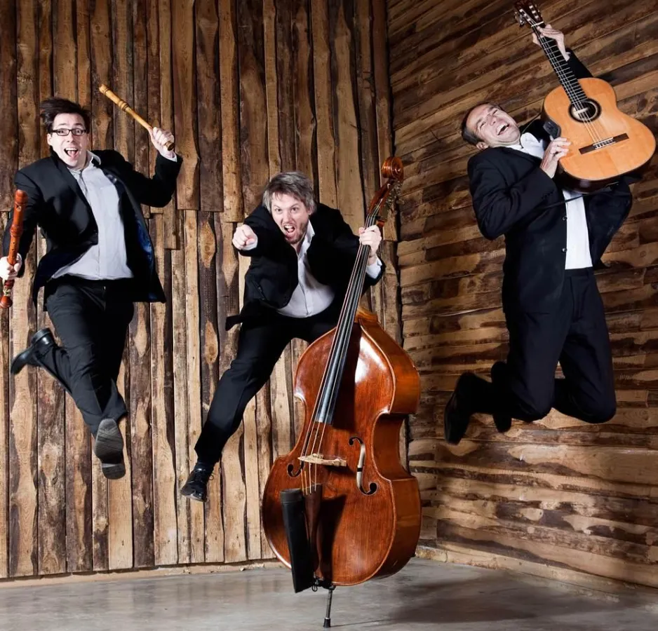 Wildes Holz bietet ungewohnte Klänge und eine furiose Bühnenshow