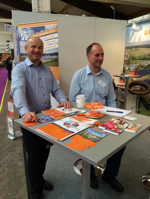 Die Berater der 7x7finanz zogen eine positive Messebilanz: Michael Siegert (l.) und Helge von Hagen.