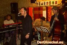 Bild: Der Glöckel: Live-Auftritt von "Hunde im Regen" bei Claudias "Unregelmäßigem"