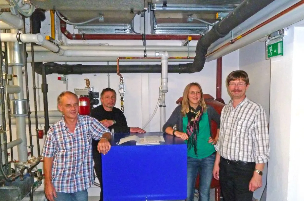 Zufrieden mit dem neuen Leistungsträger im Keller: Das Projektteam