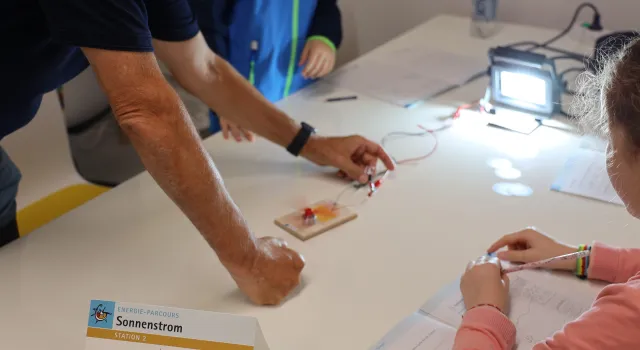 Bild: Volle Energie bei der Kinder-Uni 2025 an der Hochschule Worms!