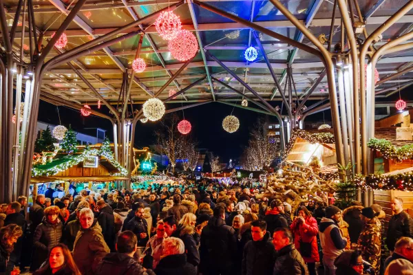 Bild: Aufbau des Wolfsburger Weihnachtsmarkts läuft