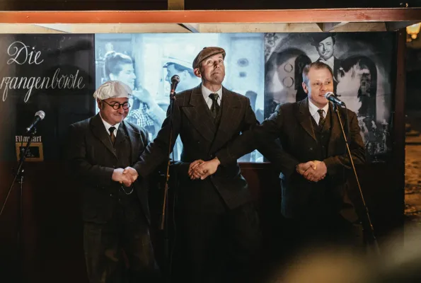 Bild: Winter-Film-Fest im Nikolaiviertel: Zum Filmklassiker gibt es Feuerzangenbowle gratis für alle „Pfeiffers“